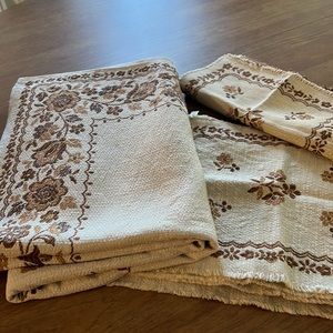 Table cloth, 6 place settings and 6 napkins from Austria